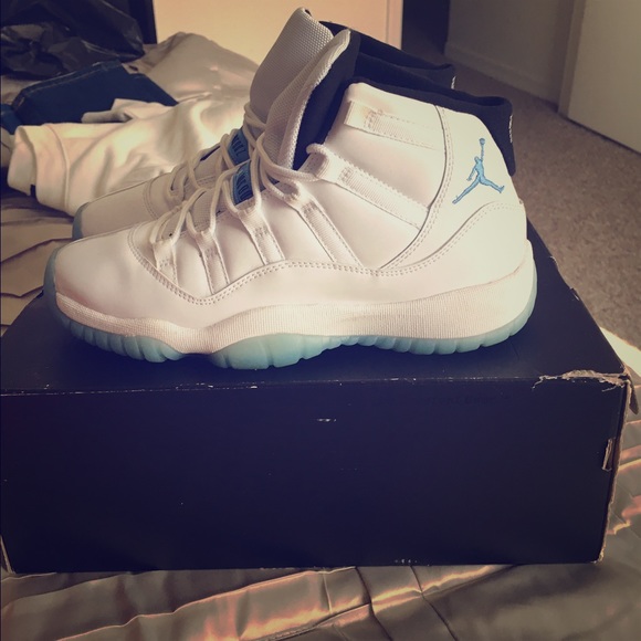 AUTHENTIC LEGEND BLUE JORDANS