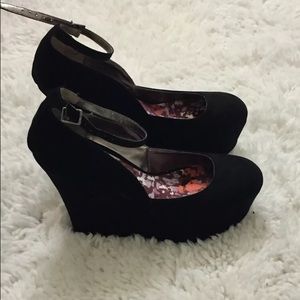 Black Steve Madden Wedges Size 9