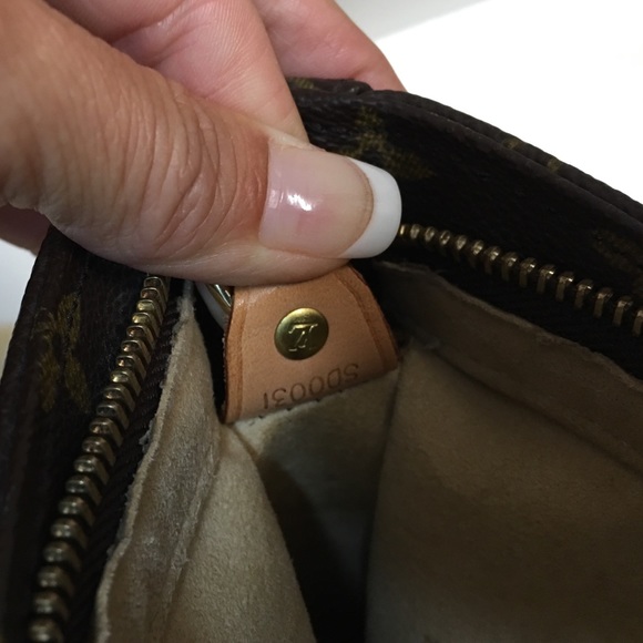 Louis Vuitton GM Looping Bag - Picture 2 of 3