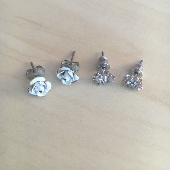2 pairs assorted earrings