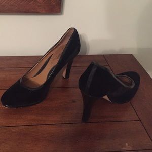 Clarks suede black pumps