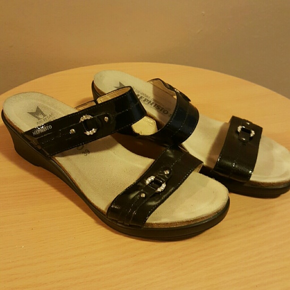 Black small wedge sandals