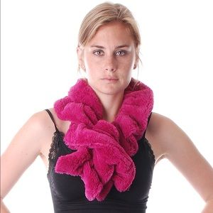 Faux Fur Fuschia Scrunch Scarf