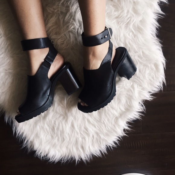 Zara Sandals W/ Thick Heel - Picture 4 of 4