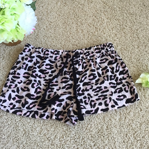 🎉🎉Animal print pajama shorts