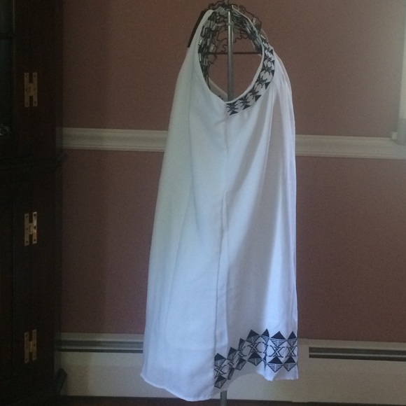 New Romeo and Juliet Couture White Dress - Picture 2 of 4