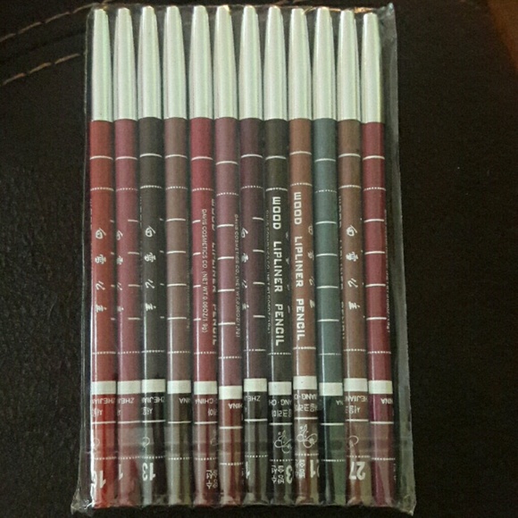 π 11 LIP PENCILS ( with 1 free eyeliner)π - Picture 2 of 3