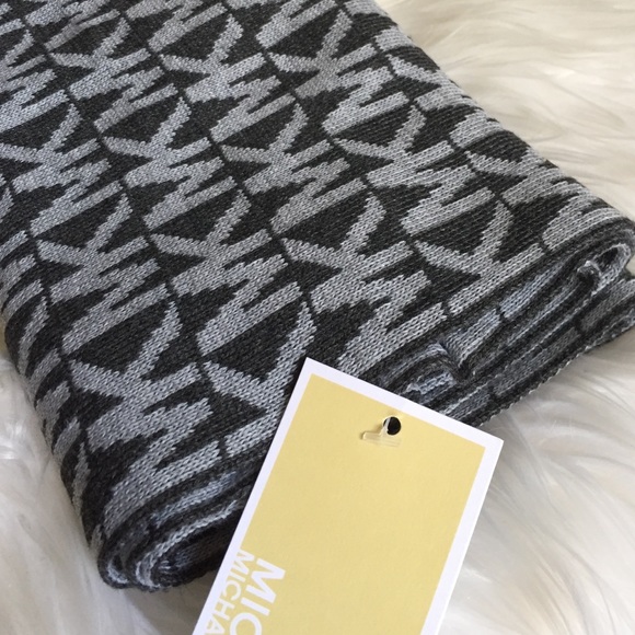 •Michael Kors Infinity Scarf• - Picture 2 of 4