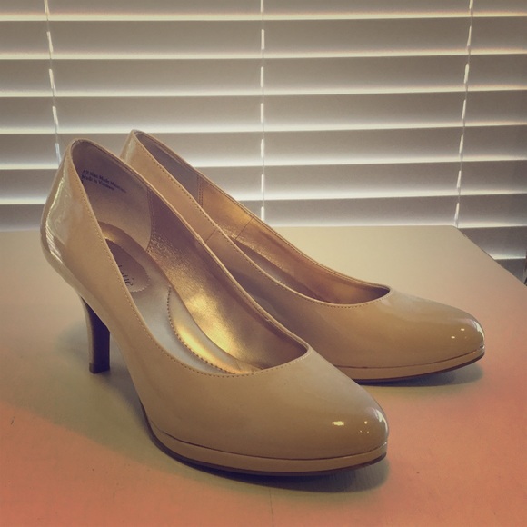 Nude Katie & Kelly pumps