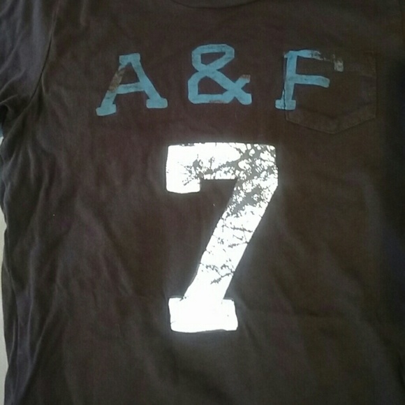 NWOT Abercrombie and Fitch t-shirt - Picture 2 of 3