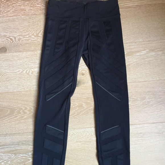 SOLD Lululemon Flurry Fighter Tights - Picture 2 of 4