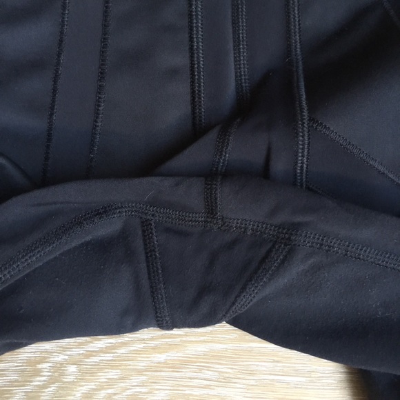 SOLD Lululemon Flurry Fighter Tights - Picture 3 of 4