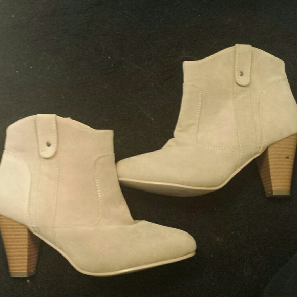 Short boots