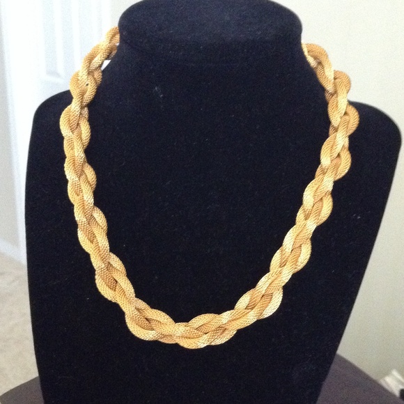 VRAND NEW GOLD PLATTED ROPE NECKLACE