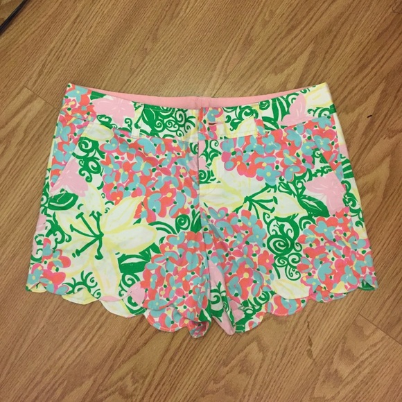 Lilly Pulitzer scalloped printed shorts