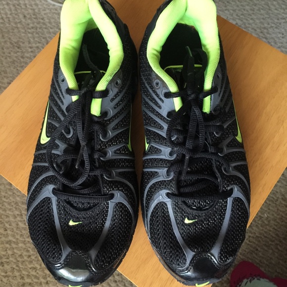 NIKE: MAX AIR