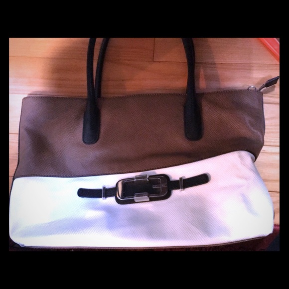 Guess handbag brown &white