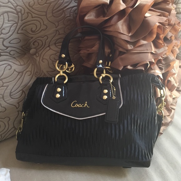 Black and gold coach bag - Picture 1 of 3