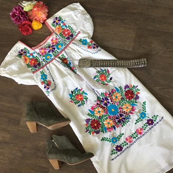 v i n t a g e  mexican oaxacan embroidered dress - Picture 1 of 4