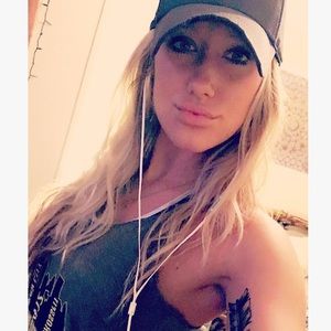 Meet your Posher, Carissa