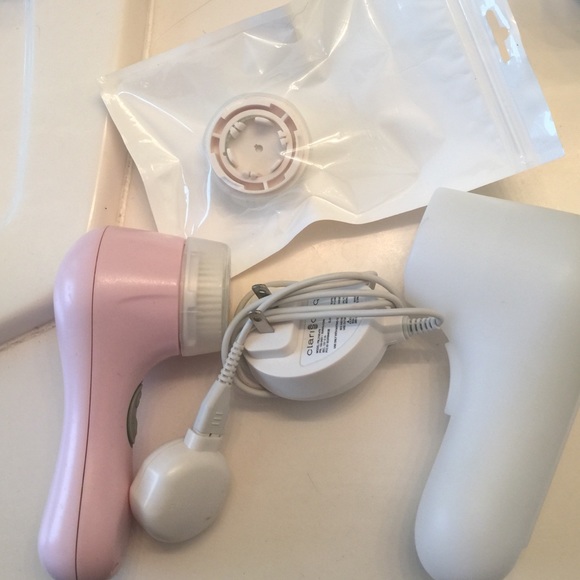 Clarisonic facial cleansing brush
