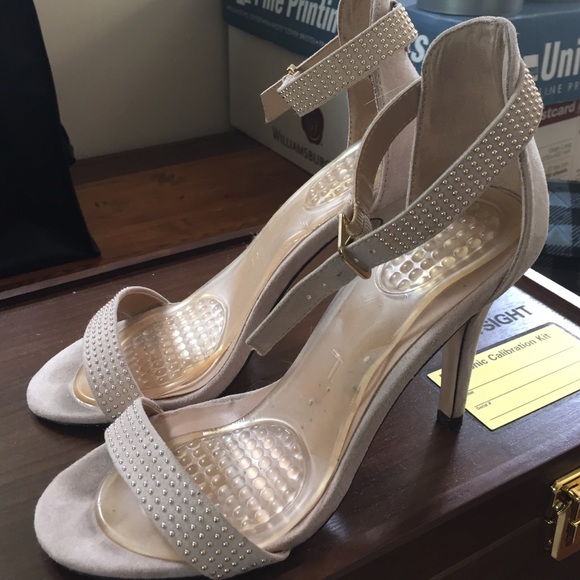 Size 6 women's Mix heels. Beige with ankle straps