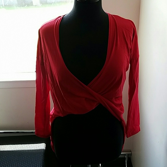 Red Crop Tail Shirt - Picture 2 of 3