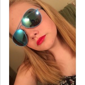 Meet your Posher, Dakota