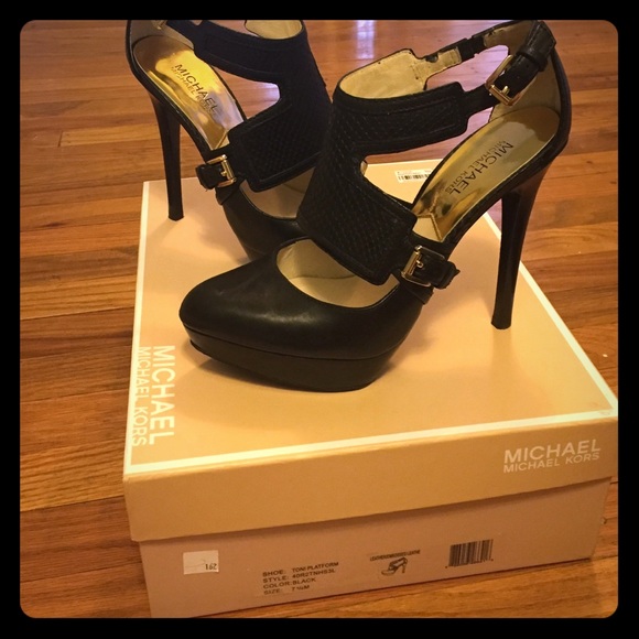 MICHAEL Michael Kors "Toni" platform heel