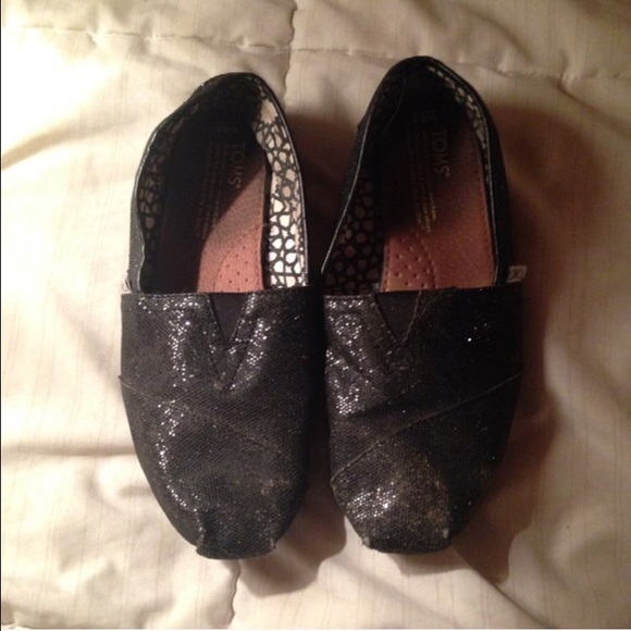 Black toms