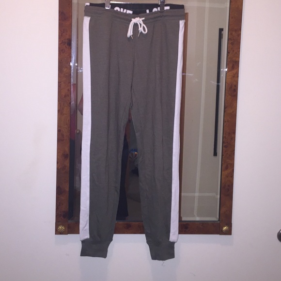 Super cute joggers by Derek ❤️Heart View all pics