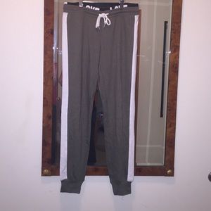 Super cute joggers by Derek ❤️Heart View all pics