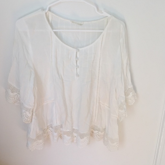 Cute flowy top - Picture 1 of 2