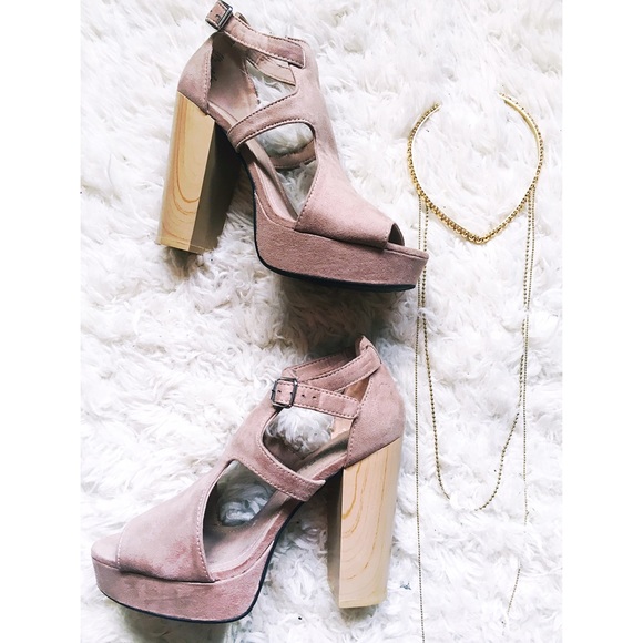 Divided Shoes - 💐HP💐👇🏼PRICE DROP👇🏼Divided chunky sole heels