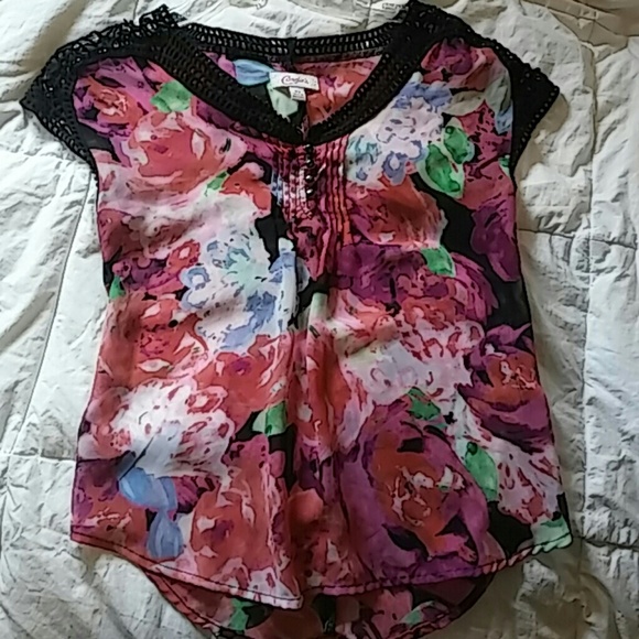 Size xs/small floral candies shirt