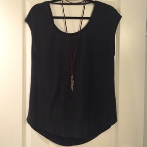Low-back cap sleeve tee