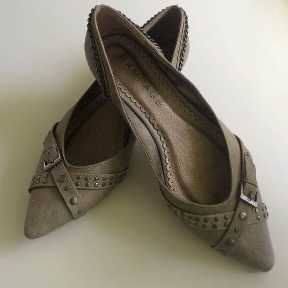 Rampage pointy toe shoe with kitten heel