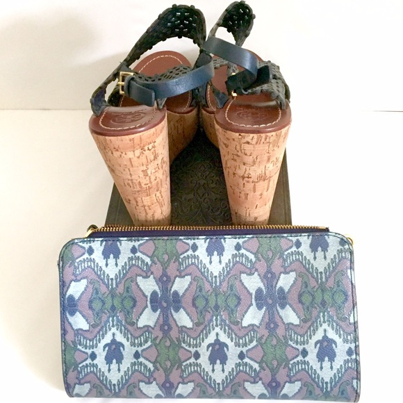 TORY BURCH Daisy Navy Leather Sandals Sz 9.5 NWOT - Picture 2 of 4