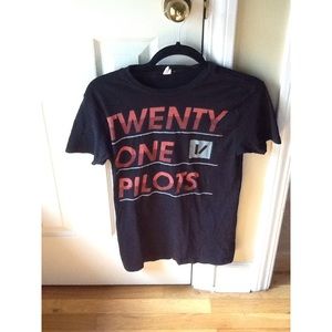 Twenty One Pilots Tee ||