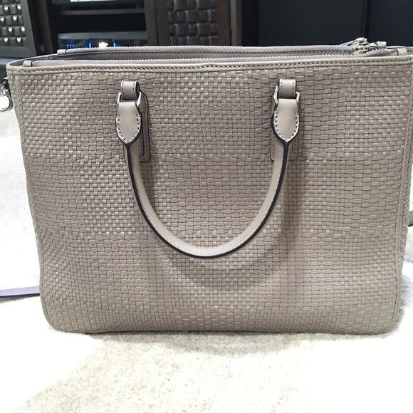 SOLD NWT Tory Burch Woven Robinson Tote - Picture 2 of 4