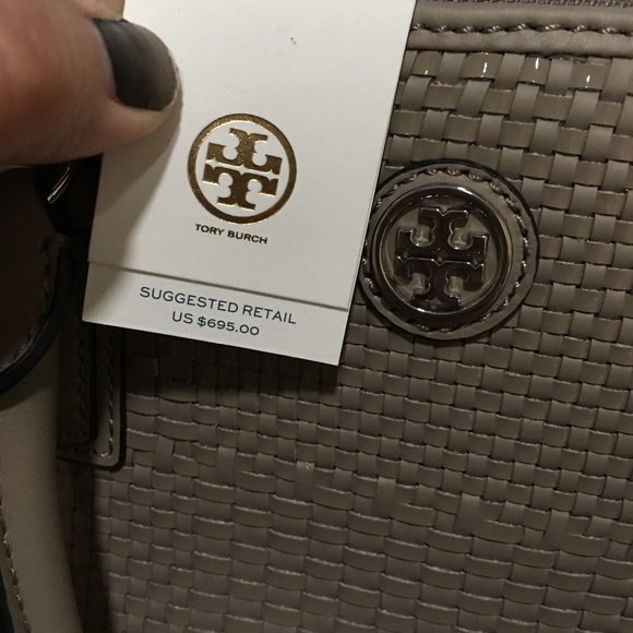 SOLD NWT Tory Burch Woven Robinson Tote - Picture 4 of 4