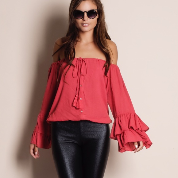 Off Shoulder Pleated Bell Sleeve Top - Picture 4 of 4