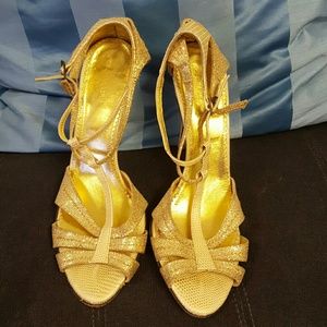 Beautiful BCBG MaxAzria gold heels