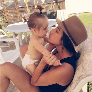 Meet your Posher, Felicia