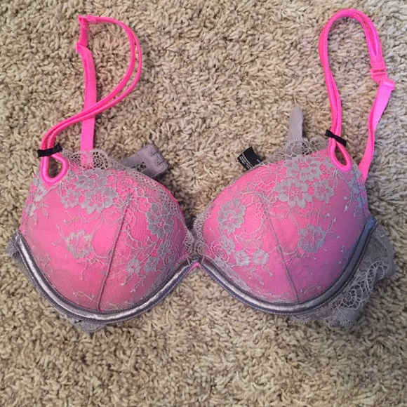 VICTORIA'S SECRET PUSH UP BRA