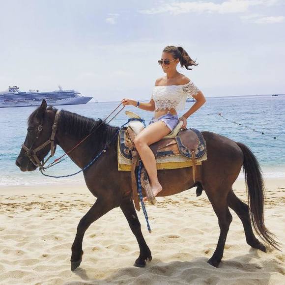 Meet your Posher, Jennifer - Picture 1 of 1