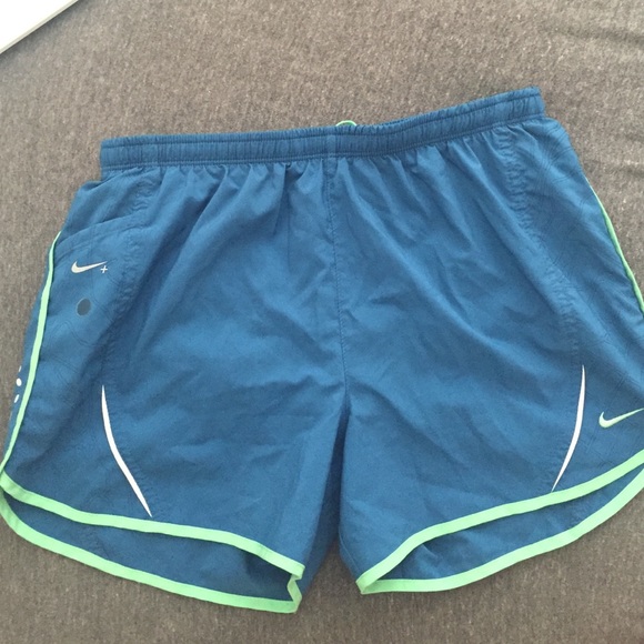 Nike women shorts, blue with a cute green detail. - Picture 1 of 4