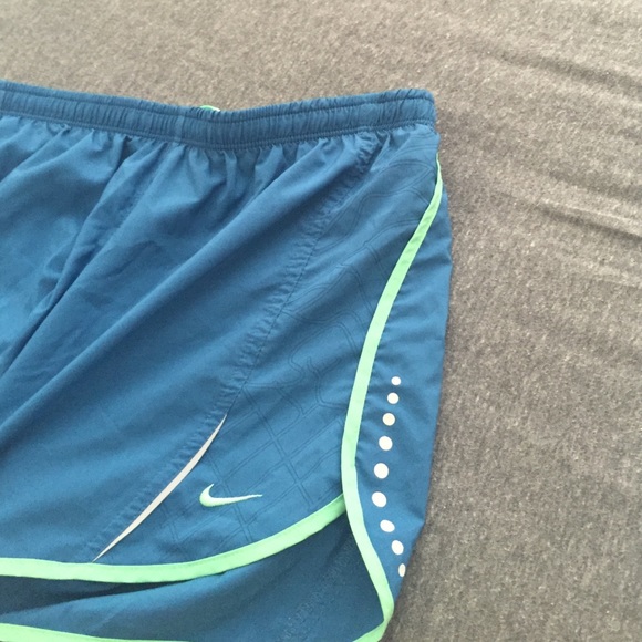 Nike women shorts, blue with a cute green detail. - Picture 2 of 4