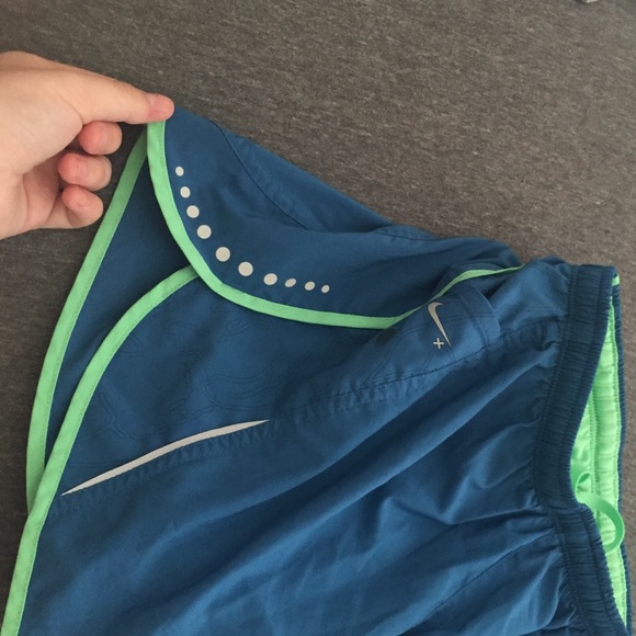 Nike women shorts, blue with a cute green detail. - Picture 3 of 4