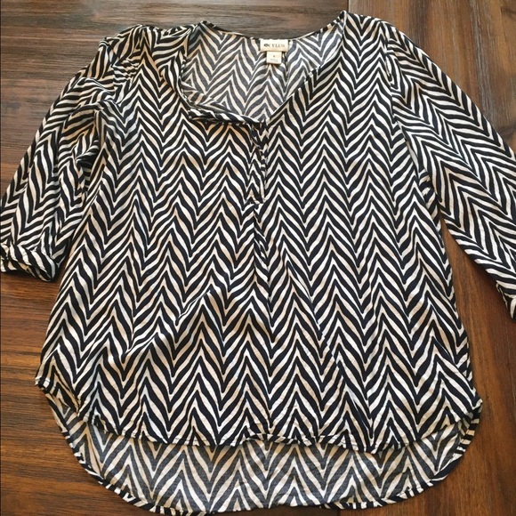 Comfortable blouse. Looks great with a blazer!